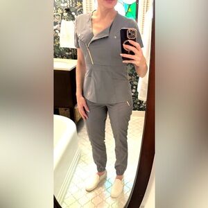 Jaanuu gray moto fitted jogger scrub set size XS